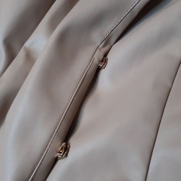 Missguided Women's Ivory Faux Leather Blazer US size 4 - Picture 7 of 12